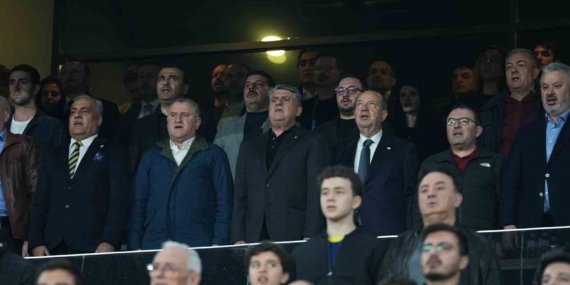 Bakan Bak, Fenerbahçe - Beşiktaş derbisini takip etti