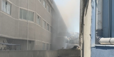 Esenyurt’ta korkutan yangın: Tekstil fabrikası alev alev yandı