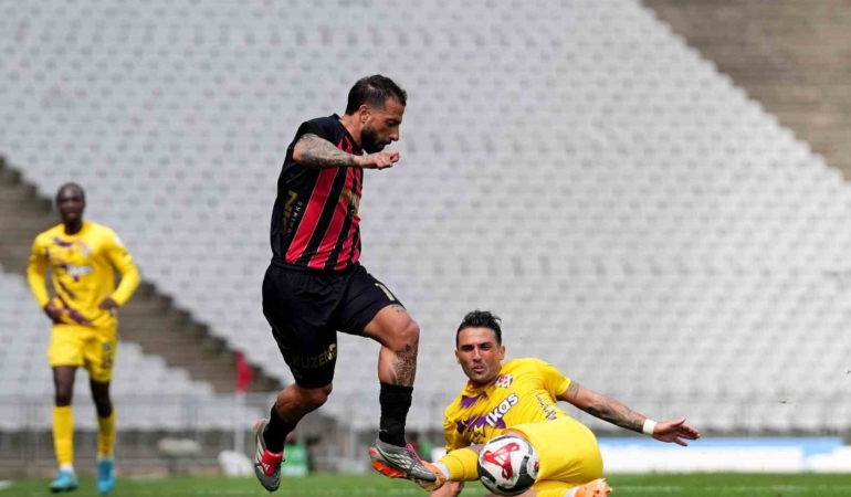 Trendyol Süper Lig: Fatih Karagümrük: 1 - Eyüpspor: 2 (İlk yarı)