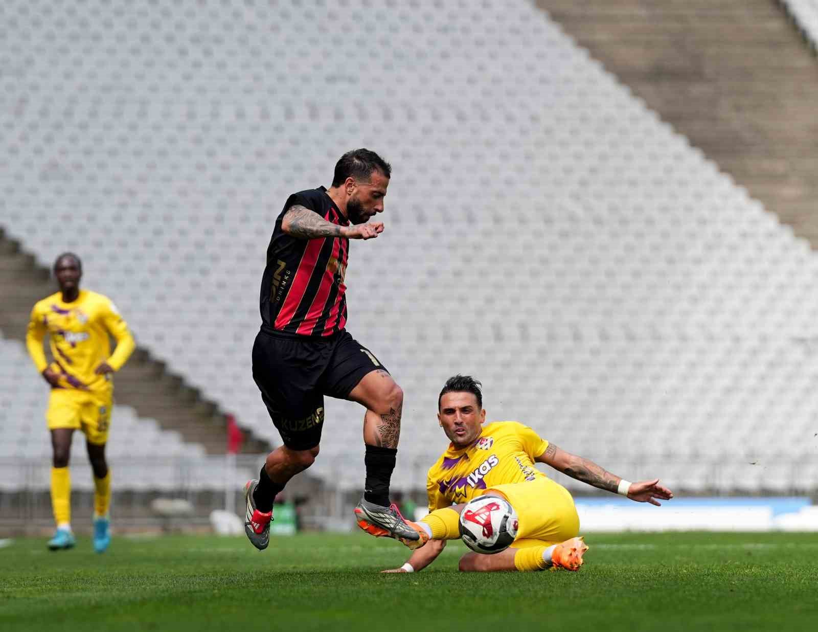 Trendyol Süper Lig: Fatih Karagümrük: 1 - Eyüpspor: 2 (İlk yarı)