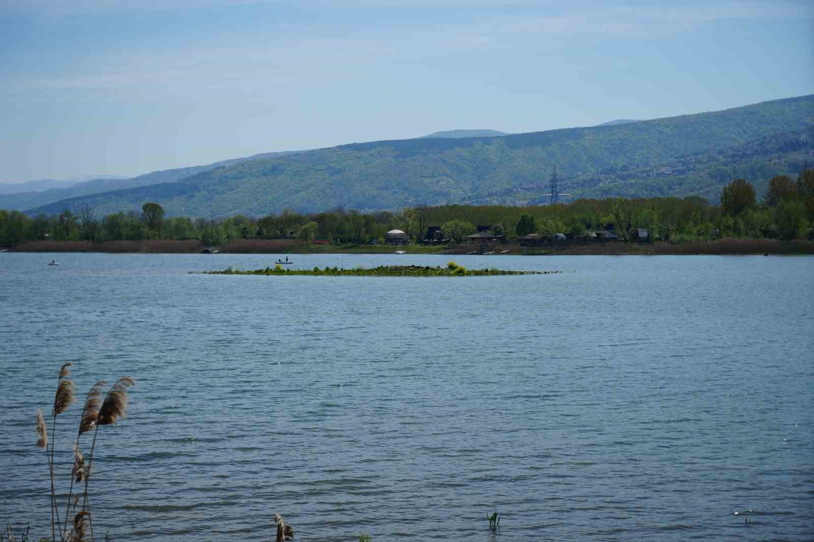 Sapanca Gölü çekildi: Gizemli ada yeniden ortaya çıktı