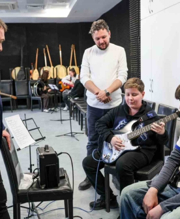 Vali Sözer Gençlik Merkezi’ndeki faaliyetleri yerinde inceledi