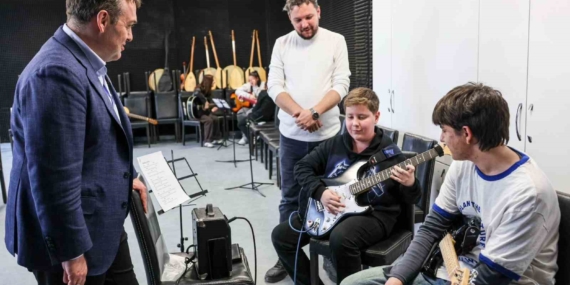 Vali Sözer Gençlik Merkezi’ndeki faaliyetleri yerinde inceledi