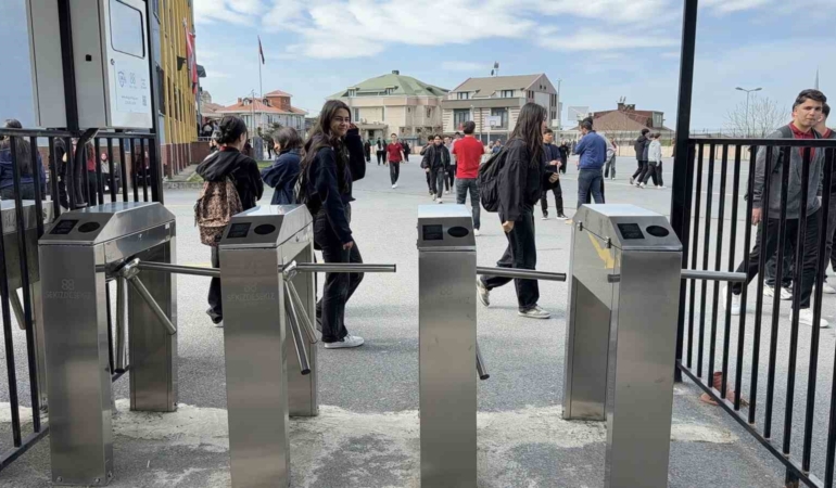 Arnavutköy’de lisede "üst düzey güvenlik" uygulaması: Velilere anlık fotoğraflı bildirim
