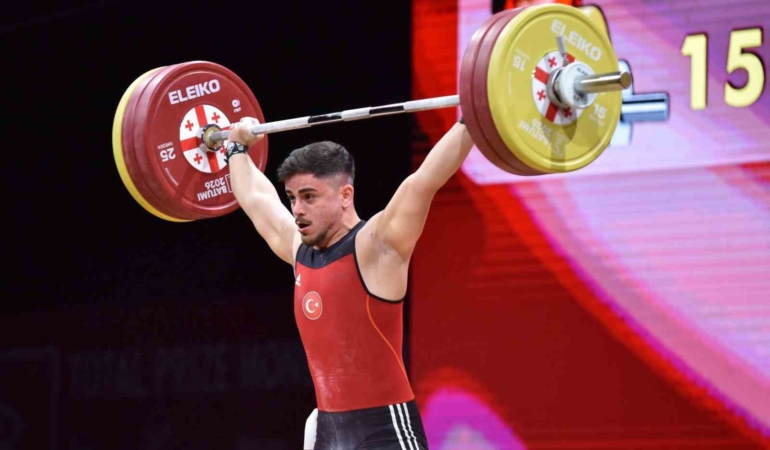 Milli halterci Kaan Kahriman’dan gümüş madalya