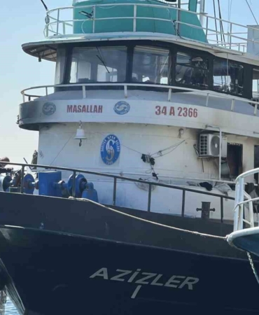 Sarıyer’de balıkçı teknesinden alevler yükseldi