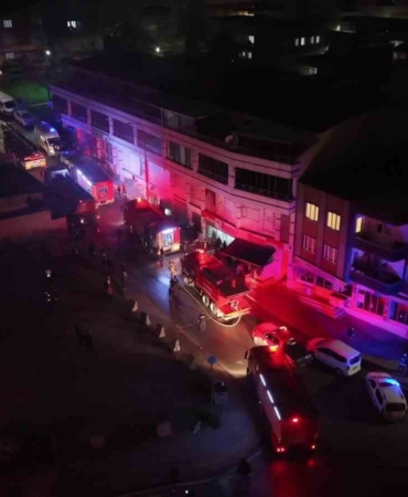 Bursa’da bir depoda çıkan yangın itfaiye ekiplerini harekete geçirdi