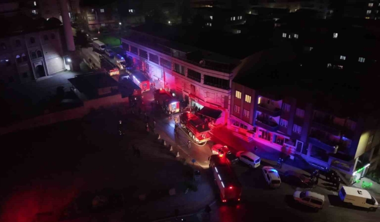 Bursa’da bir depoda çıkan yangın itfaiye ekiplerini harekete geçirdi