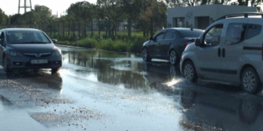 Balıkesir’de sağanak nedeniyle arazileri sular bastı, rögarlar taştı