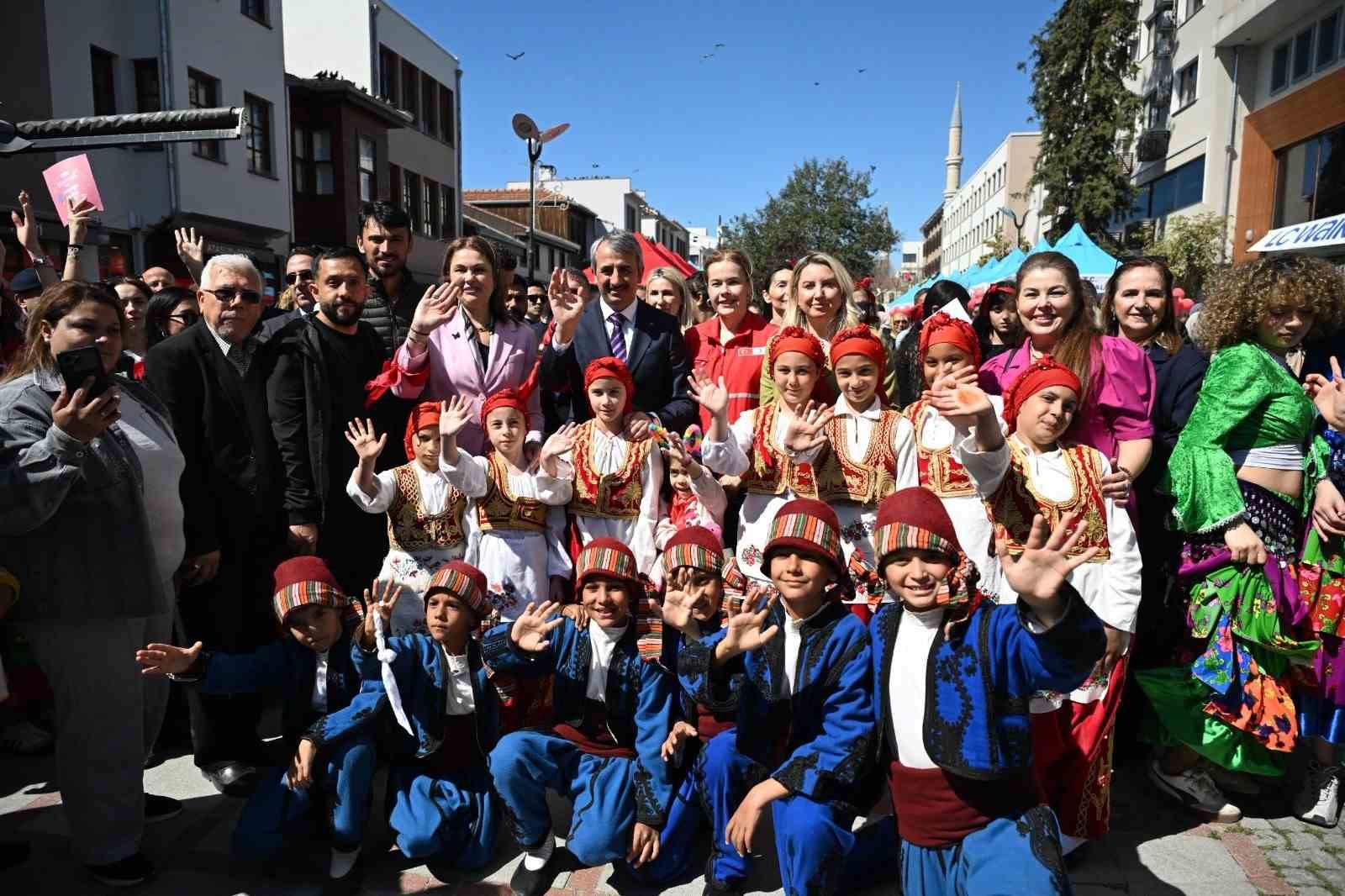 Edirne’de Dünya Romanlar Günü’nde renkli görüntüler