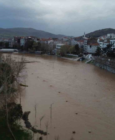 Çanakkale’de yağmur nedeniyle taşan Kocabaş Çayı dron ile görüntülendi