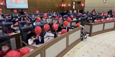 Bursalı çocuklar başkanlık ve meclis üyeliği koltuklarını devraldı