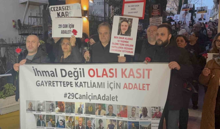 Beşiktaş’taki gece kulübü yangınında hayatını kaybeden 29 kişi anıldı