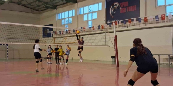 Bilecik’te voleybol antrenmanları devam ediyor