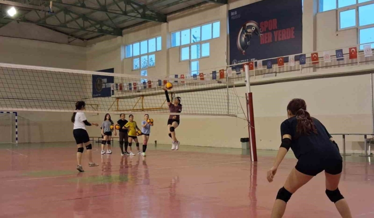 Bilecik’te voleybol antrenmanları devam ediyor