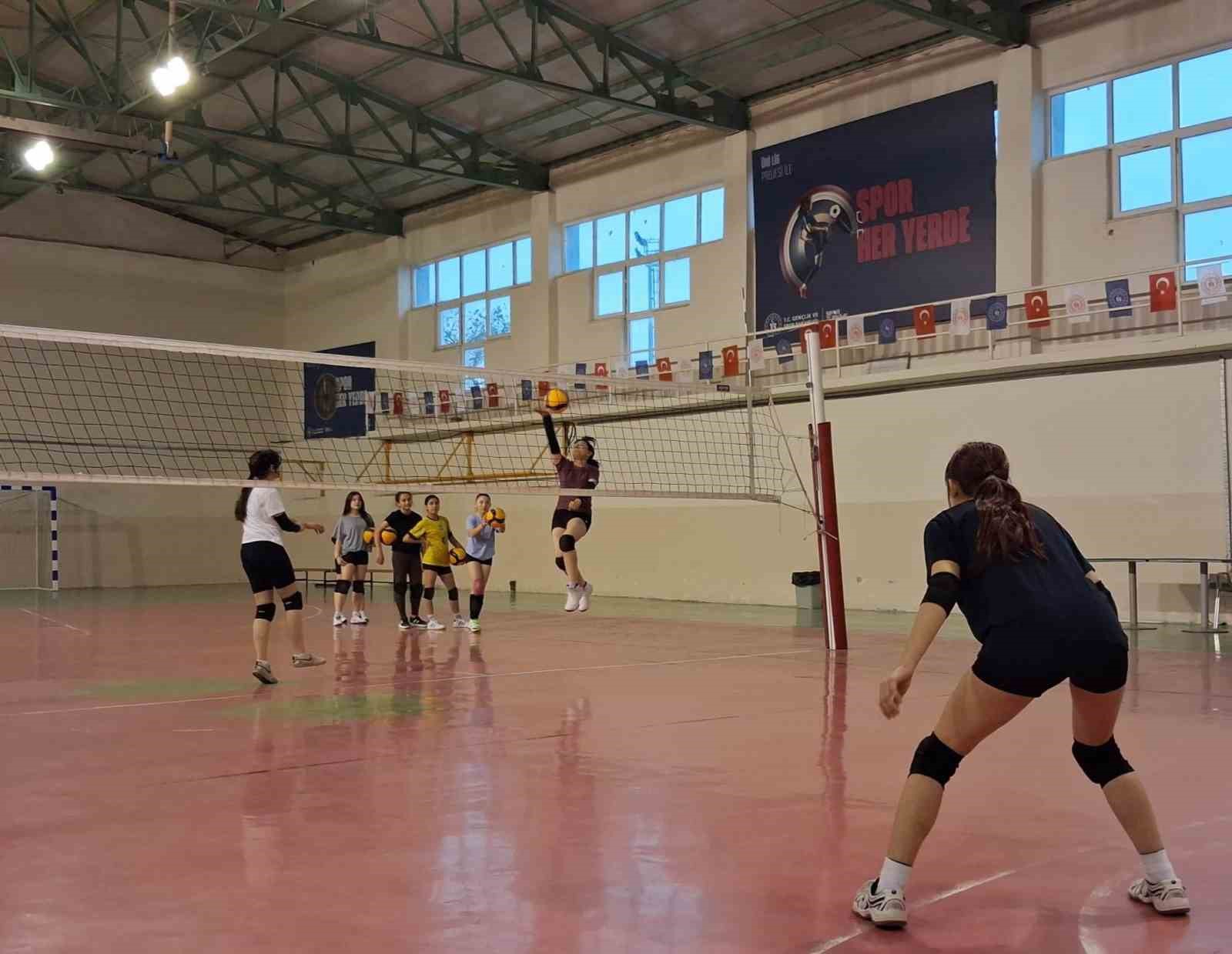 Bilecik’te voleybol antrenmanları devam ediyor
