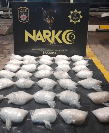 İstanbul’a 17 kilo zehir götürecekti, Sakarya’dan çıkamadı
