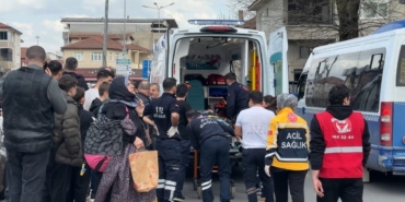 Yolun karşı tarafına geçmeye çalışan 9 yaşındaki çocuğa otomobil çarptı