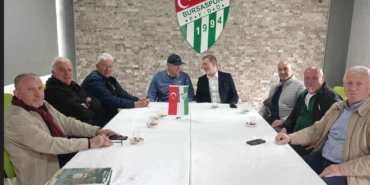Bursaspor’un unutulmaz kaptanı Özden’in kitabı öğrencilere dağıtıldı