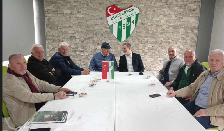 Bursaspor’un unutulmaz kaptanı Özden’in kitabı öğrencilere dağıtıldı
