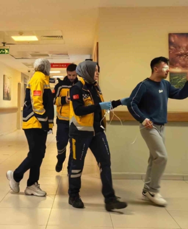 Bursa’da kesim makinesinden fırlayan parça işçinin gözüne saplandı