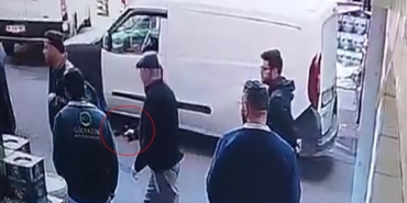 Bayrampaşa’da baba ve oğlu, eski çalışanın iş yerini bastı; iş görüşmesine gelen kişi vuruldu