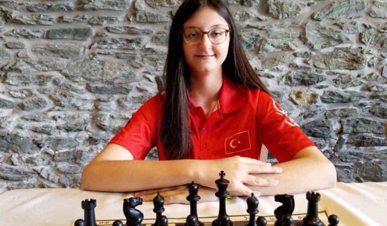 Bursa Büyükşehir Belediyesporlu Arya Aydoğan dünya dördüncüsü