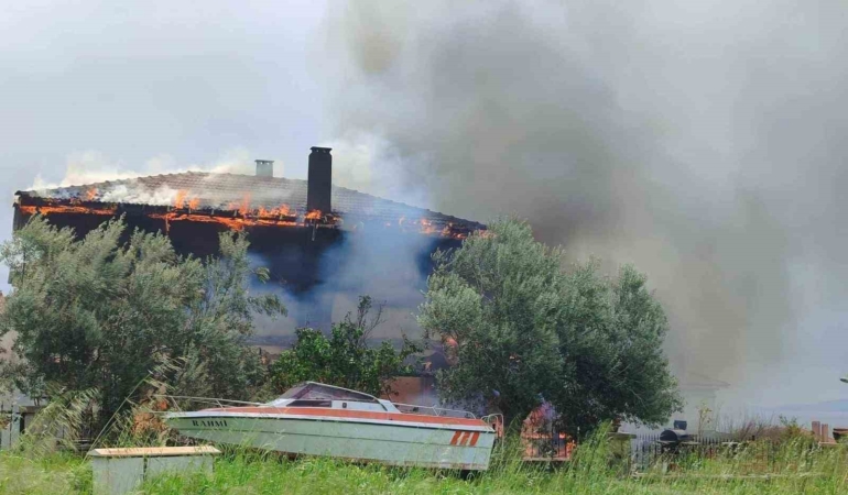 Ayvacık’ta villa yangını