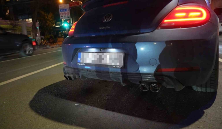Kadıköy’de abartı egzoz denetimi: Araçlara ceza yağdı