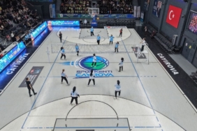 Çayırova’da kadınlar voleybol dostluk maçında buluştu