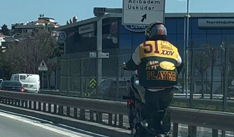 Kadıköy’de plakasız motosikletin tehlikeli yolculuğu kamerada