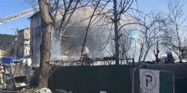 Ümraniye’de korkutan yangın: Hurdalık alan kullanılamaz hale geldi