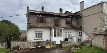 Çanakkale’de baca yangını çatıyı küle çevirdi