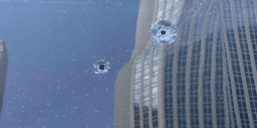 Beşiktaş’ta kurşun yağmurunda kalan servis araçları görüntülendi