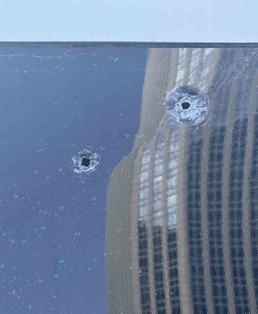 Beşiktaş’ta kurşun yağmurunda kalan servis araçları görüntülendi