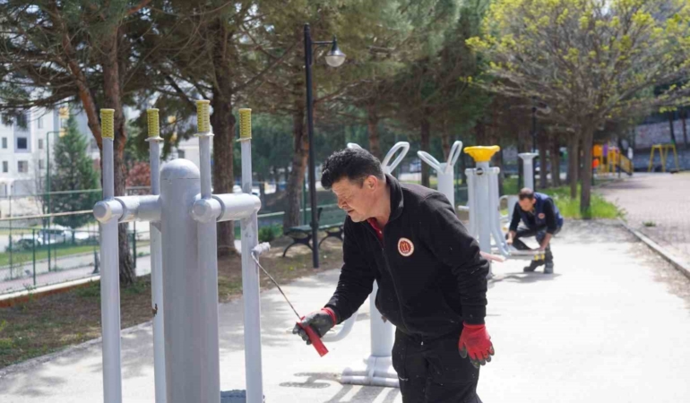 Bilecik’te park ve oyun alanlarına yeni kameriyeler yerleştirildi