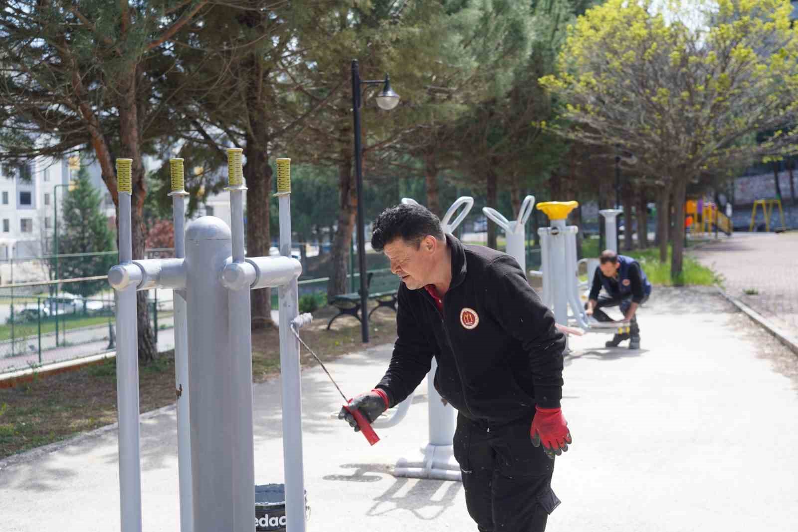 Bilecik’te park ve oyun alanlarına yeni kameriyeler yerleştirildi