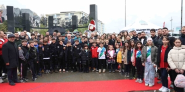 Nilüfer, 23 Nisan’ı Cumhuriyet Meydanı’nda kutladı