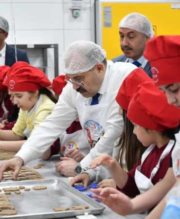 Minik şeflerden 23 Nisan’a özel kurabiye