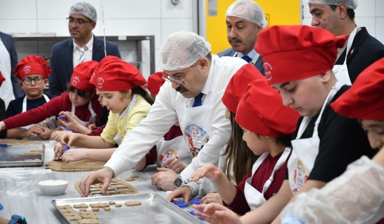 Minik şeflerden 23 Nisan’a özel kurabiye