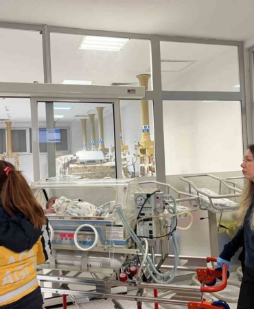 Çanakkale’de 54 günlük bebek uçak ambulansla Ankara’ya sevk edildi