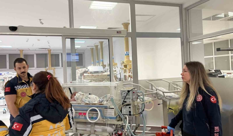 Çanakkale’de 54 günlük bebek uçak ambulansla Ankara’ya sevk edildi