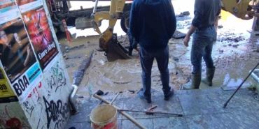 Kadıköy’de ait su borusu patladı, yollar göle döndü