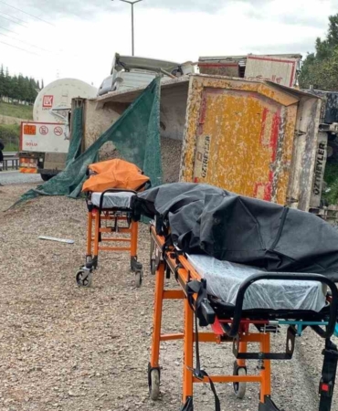 TEM’de 4 araç kazaya karıştı: İlk belirlemelere göre 2 ölü