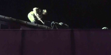 Küçükçekmece’de otel yangınında mahsur kalan iki kişi kurtarıldı