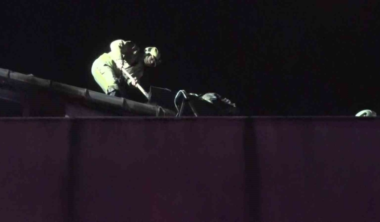 Küçükçekmece’de otel yangınında mahsur kalan iki kişi kurtarıldı