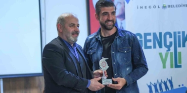İnegölspor kalecisi Bekir Sevgi ’yılın en iyi sporcusu’ seçildi