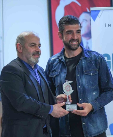 İnegölspor kalecisi Bekir Sevgi ’yılın en iyi sporcusu’ seçildi