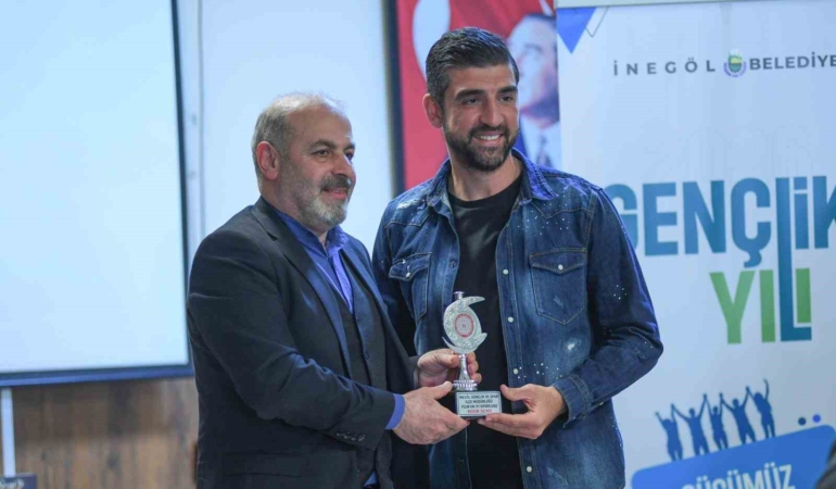İnegölspor kalecisi Bekir Sevgi ’yılın en iyi sporcusu’ seçildi