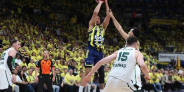 Fenerbahçe, Euroleague play-off serisinde 1-0 öne geçti